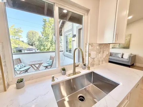 Kitchen - 136 Hackamore Ln, Fremont, CA 94539 photo 3 of 3