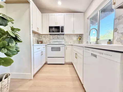 Kitchen - 136 Hackamore Ln, Fremont, CA 94539 photo 2 of 3