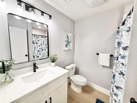 Bath - 136 Hackamore Ln, Fremont, CA 94539 photo 2 of 5