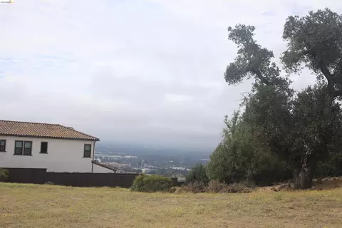 3799 Skyfarm Dr, Santa Rosa, CA 95403