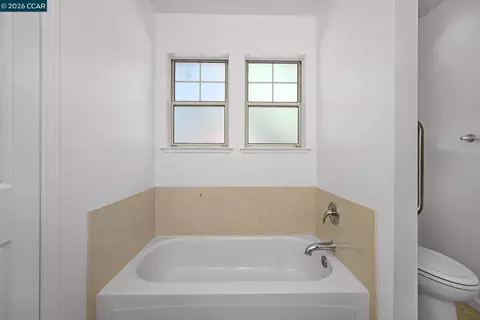 Bath - 320 Warmcastle Ct, Martinez, CA 94553 photo 3 of 3