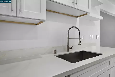 Kitchen - 320 Warmcastle Ct, Martinez, CA 94553 photo 2 of 2