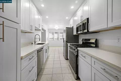Kitchen - 320 Warmcastle Ct, Martinez, CA 94553 photo 1 of 2