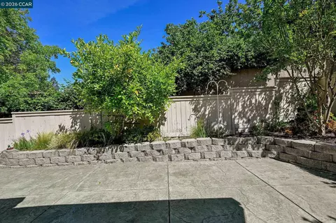 Exterior - 320 Warmcastle Ct, Martinez, CA 94553 photo 3 of 11