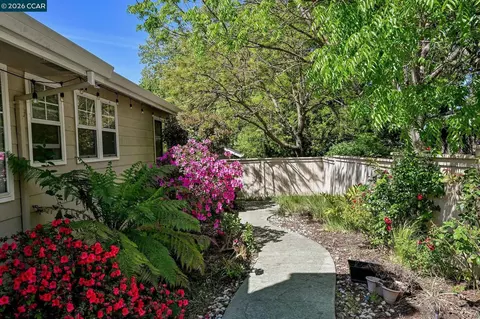 Exterior - 320 Warmcastle Ct, Martinez, CA 94553 photo 7 of 11