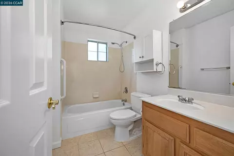 Bath - 320 Warmcastle Ct, Martinez, CA 94553 photo 1 of 3