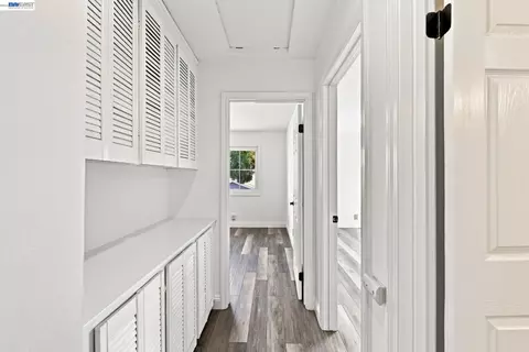 Entry Way - 2423 Blackpool Ln, San Leandro, CA 94577 photo 2 of 2