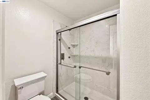 Bath - 2423 Blackpool Ln, San Leandro, CA 94577 photo 4 of 4
