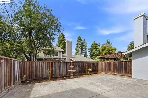 Exterior - 2423 Blackpool Ln, San Leandro, CA 94577 photo 4 of 8