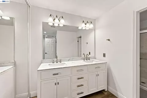 Bath - 2423 Blackpool Ln, San Leandro, CA 94577 photo 2 of 4