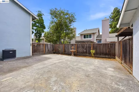 Exterior - 2423 Blackpool Ln, San Leandro, CA 94577 photo 3 of 8