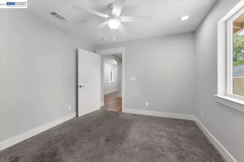 Bedroom - 2584 Reservoir Ln, Redding, CA 96002 photo 6 of 8