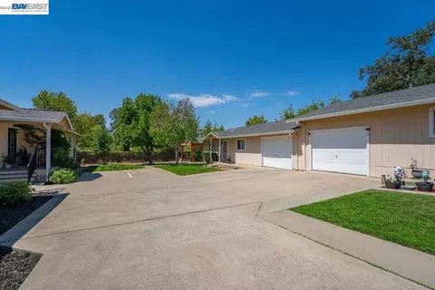 Exterior - 2584 Reservoir Ln, Redding, CA 96002 photo 12 of 19
