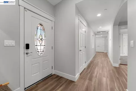 Entry Way - 2584 Reservoir Ln, Redding, CA 96002 photo 2 of 7