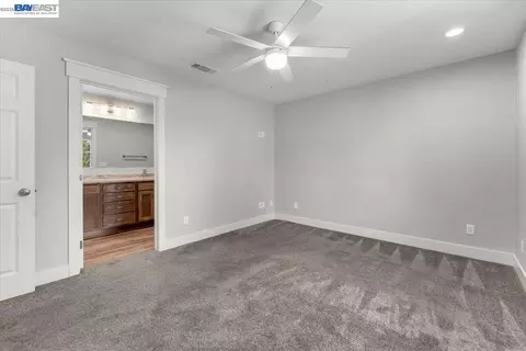 Bedroom - 2584 Reservoir Ln, Redding, CA 96002 photo 4 of 8