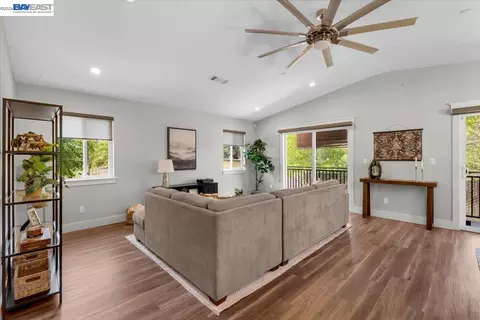 Living - 2584 Reservoir Ln, Redding, CA 96002 photo 1 of 1