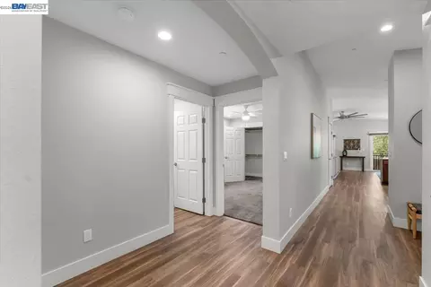 Entry Way - 2584 Reservoir Ln, Redding, CA 96002 photo 6 of 7