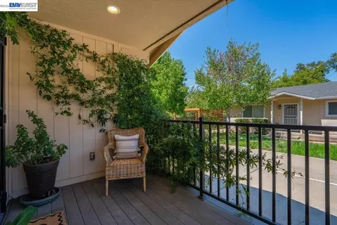 Exterior - 2584 Reservoir Ln, Redding, CA 96002 photo 1 of 19