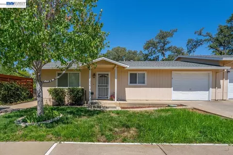 Exterior - 2584 Reservoir Ln, Redding, CA 96002 photo 13 of 19