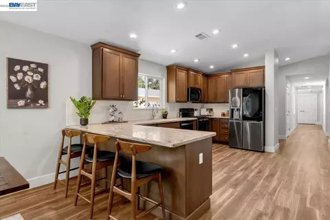 Kitchen - 2584 Reservoir Ln, Redding, CA 96002 photo 1 of 3