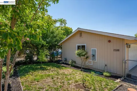 Exterior - 2584 Reservoir Ln, Redding, CA 96002 photo 16 of 19