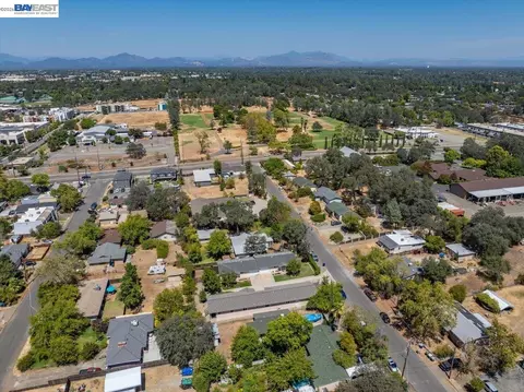 View/Area - 2584 Reservoir Ln, Redding, CA 96002 photo 2 of 3
