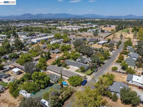 View/Area - 2584 Reservoir Ln, Redding, CA 96002 photo 1 of 3
