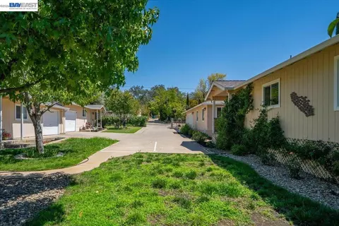 Exterior - 2584 Reservoir Ln, Redding, CA 96002 photo 11 of 19