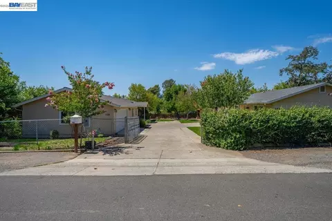 Exterior - 2584 Reservoir Ln, Redding, CA 96002 photo 17 of 19