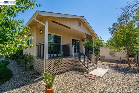 Exterior - 2584 Reservoir Ln, Redding, CA 96002 photo 2 of 19