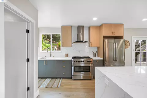 Kitchen - 483 Boynton Ave, Berkeley, CA 94707 photo 5 of 6