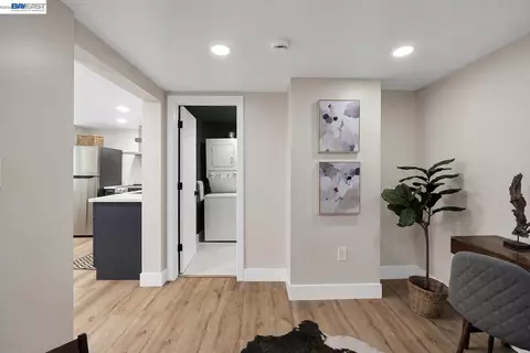 Entry Way - 483 Boynton Ave, Berkeley, CA 94707 photo 3 of 3