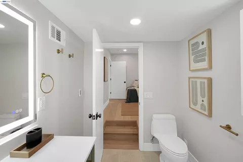 Bath - 483 Boynton Ave, Berkeley, CA 94707 photo 1 of 6