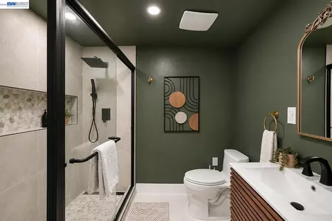 Bath - 483 Boynton Ave, Berkeley, CA 94707 photo 6 of 6