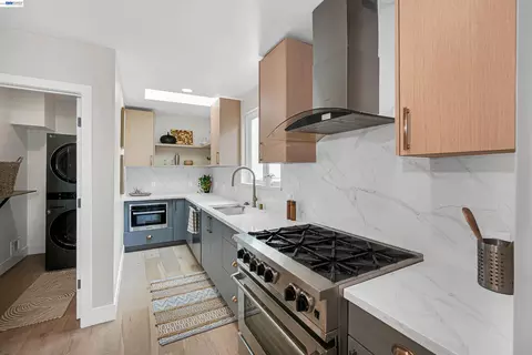 Kitchen - 483 Boynton Ave, Berkeley, CA 94707 photo 3 of 6