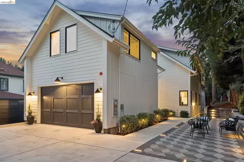 915 Grosvenor Pl, Oakland, CA 94610
