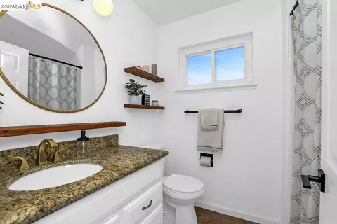 Bath - 4874 Wolf Way, Concord, CA 94521 photo 2 of 3