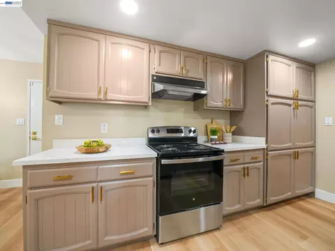 Kitchen - 38399 Birch St, Newark, CA 94560 photo 4 of 4