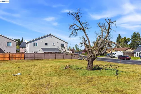 445 N Walnut Ave, Manteca, CA 95336 photo 21