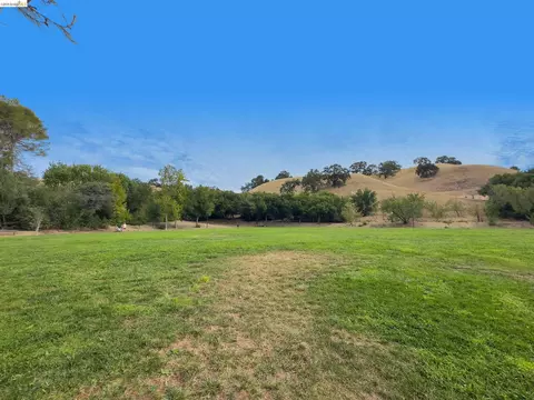 Exterior - 533 Eagle Nest Dr, Martinez, CA 94553 photo 20 of 20