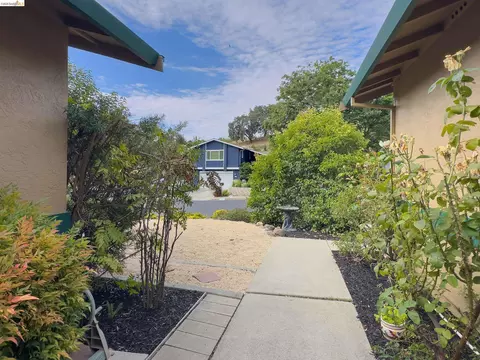 Exterior - 533 Eagle Nest Dr, Martinez, CA 94553 photo 5 of 20