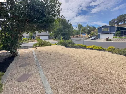 Exterior - 533 Eagle Nest Dr, Martinez, CA 94553 photo 9 of 20