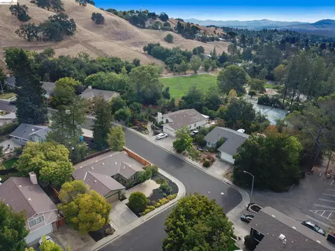 View/Area - 533 Eagle Nest Dr, Martinez, CA 94553 photo 3 of 4