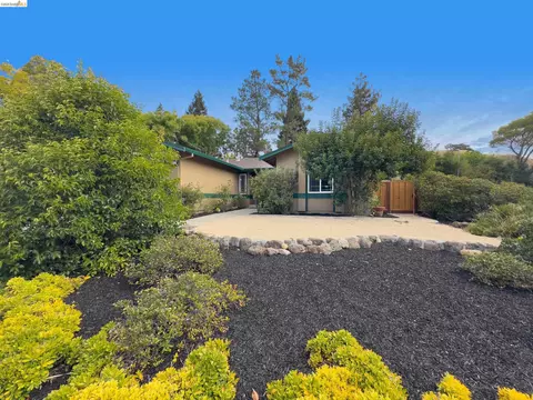 Exterior - 533 Eagle Nest Dr, Martinez, CA 94553 photo 3 of 20
