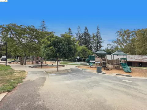 Exterior - 533 Eagle Nest Dr, Martinez, CA 94553 photo 19 of 20