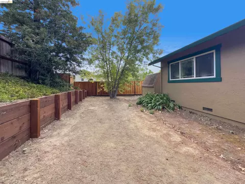 Exterior - 533 Eagle Nest Dr, Martinez, CA 94553 photo 12 of 20