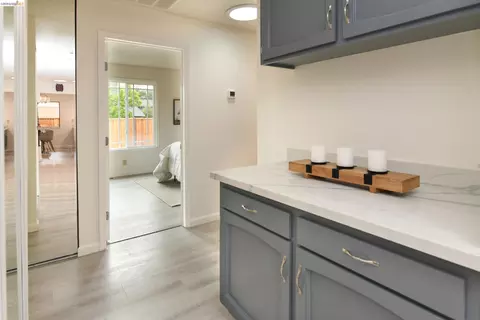 Entry Way - 533 Eagle Nest Dr, Martinez, CA 94553 photo 3 of 3