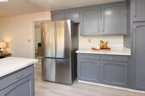Kitchen - 533 Eagle Nest Dr, Martinez, CA 94553 photo 4 of 4