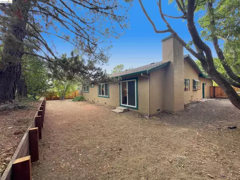 Exterior - 533 Eagle Nest Dr, Martinez, CA 94553 photo 8 of 20