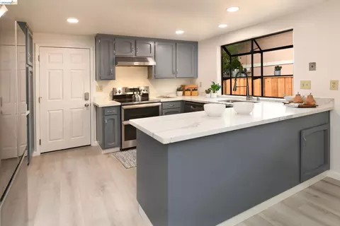 Kitchen - 533 Eagle Nest Dr, Martinez, CA 94553 photo 2 of 4